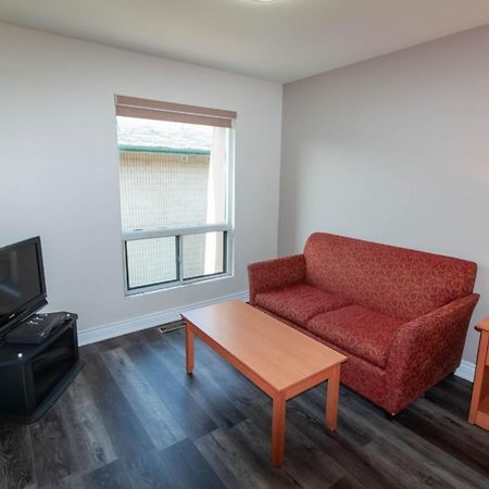 Borden Inn And Suites Angus Εξωτερικό φωτογραφία