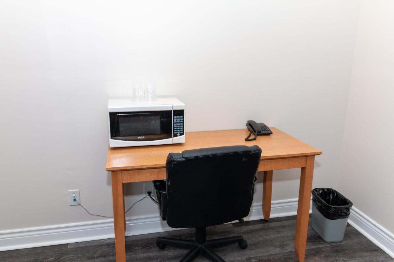 Borden Inn And Suites Angus Εξωτερικό φωτογραφία