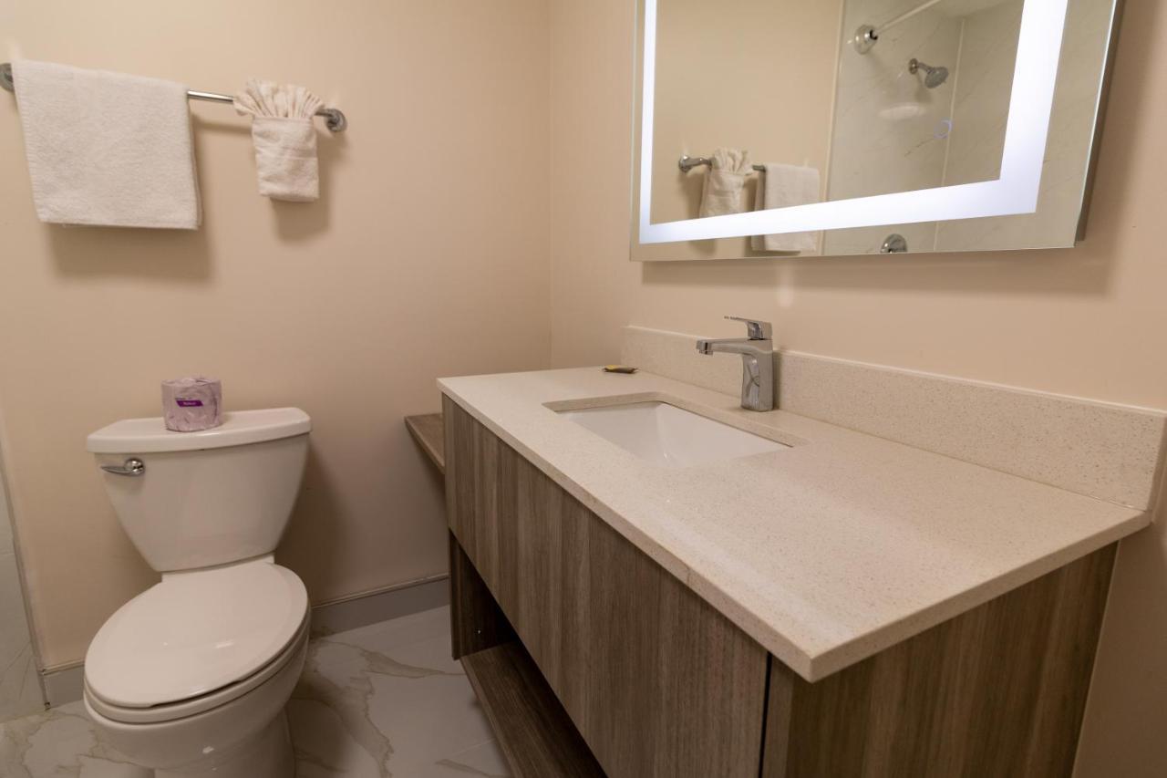 Borden Inn And Suites Angus Εξωτερικό φωτογραφία