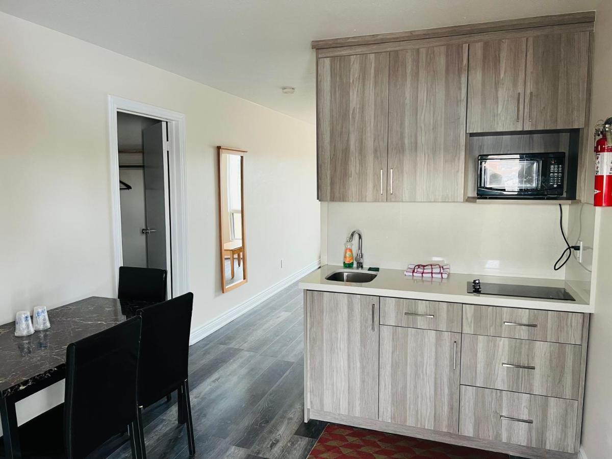 Borden Inn And Suites Angus Εξωτερικό φωτογραφία