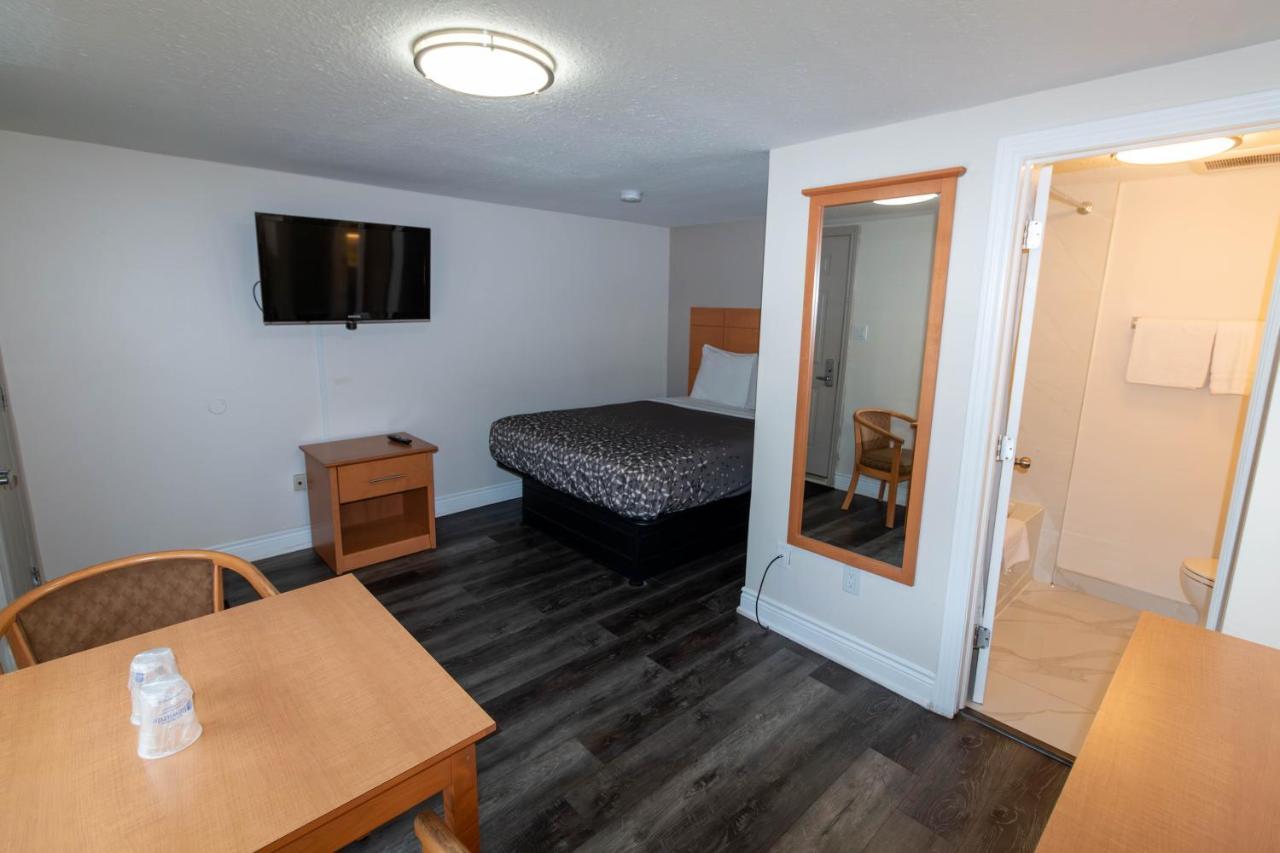 Borden Inn And Suites Angus Εξωτερικό φωτογραφία