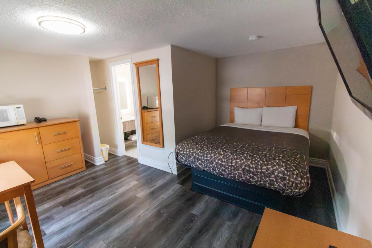 Borden Inn And Suites Angus Εξωτερικό φωτογραφία