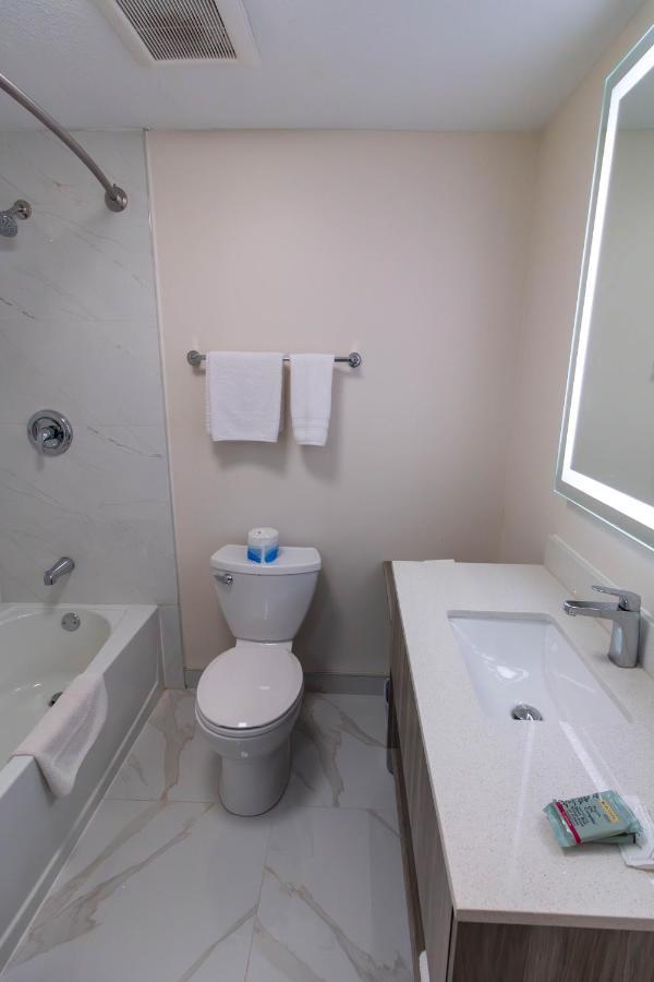 Borden Inn And Suites Angus Εξωτερικό φωτογραφία