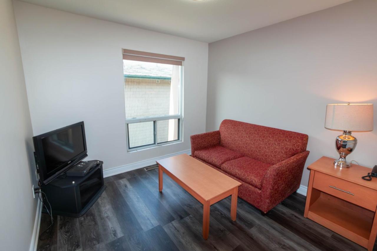 Borden Inn And Suites Angus Εξωτερικό φωτογραφία