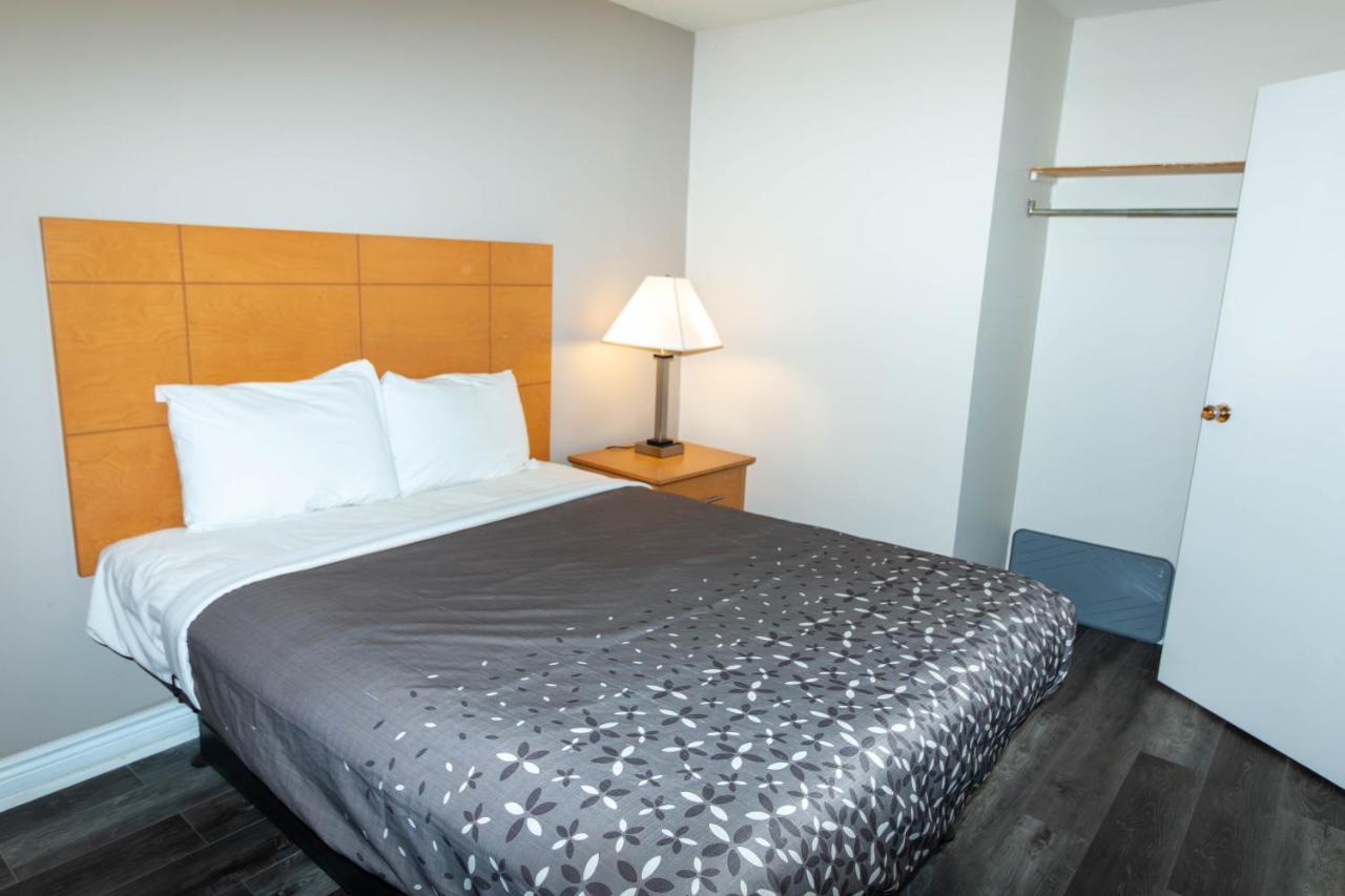 Borden Inn And Suites Angus Εξωτερικό φωτογραφία