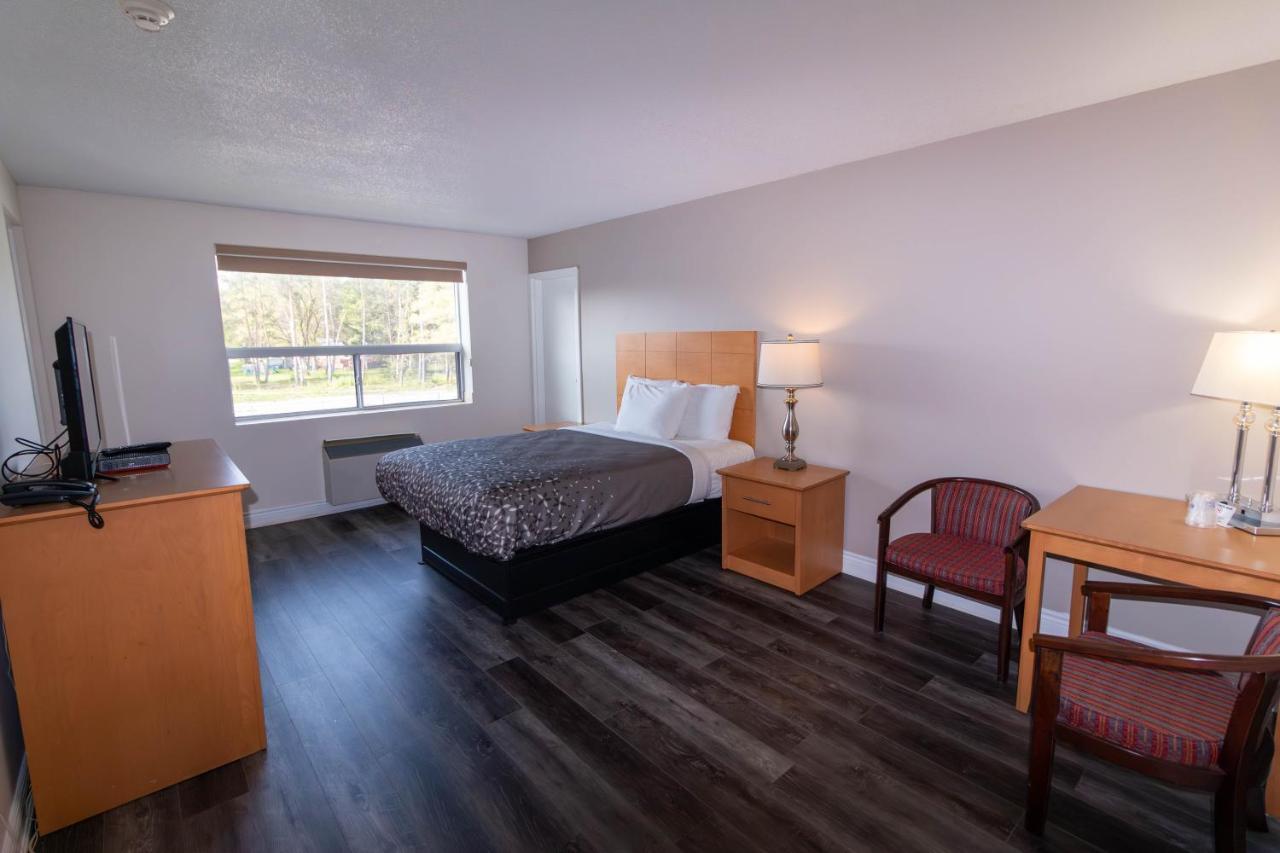 Borden Inn And Suites Angus Εξωτερικό φωτογραφία