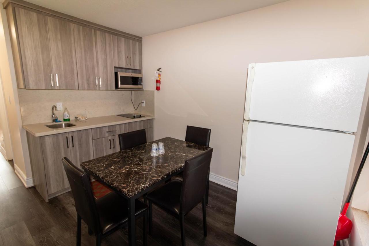 Borden Inn And Suites Angus Εξωτερικό φωτογραφία