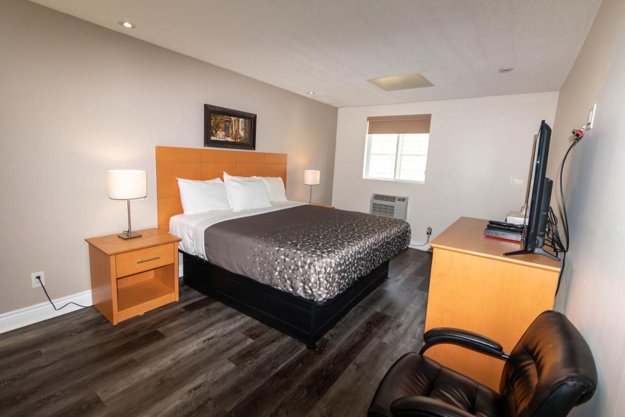 Borden Inn And Suites Angus Εξωτερικό φωτογραφία