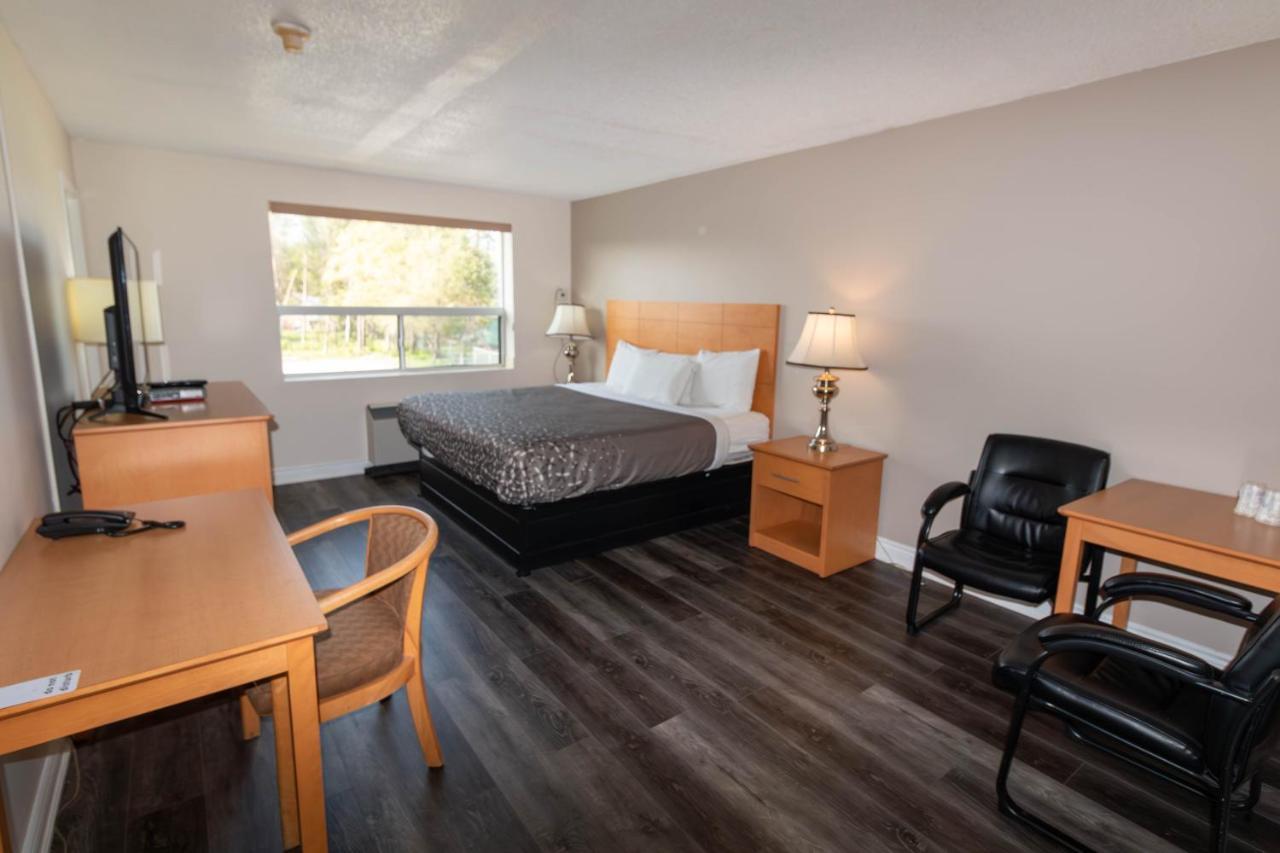 Borden Inn And Suites Angus Εξωτερικό φωτογραφία