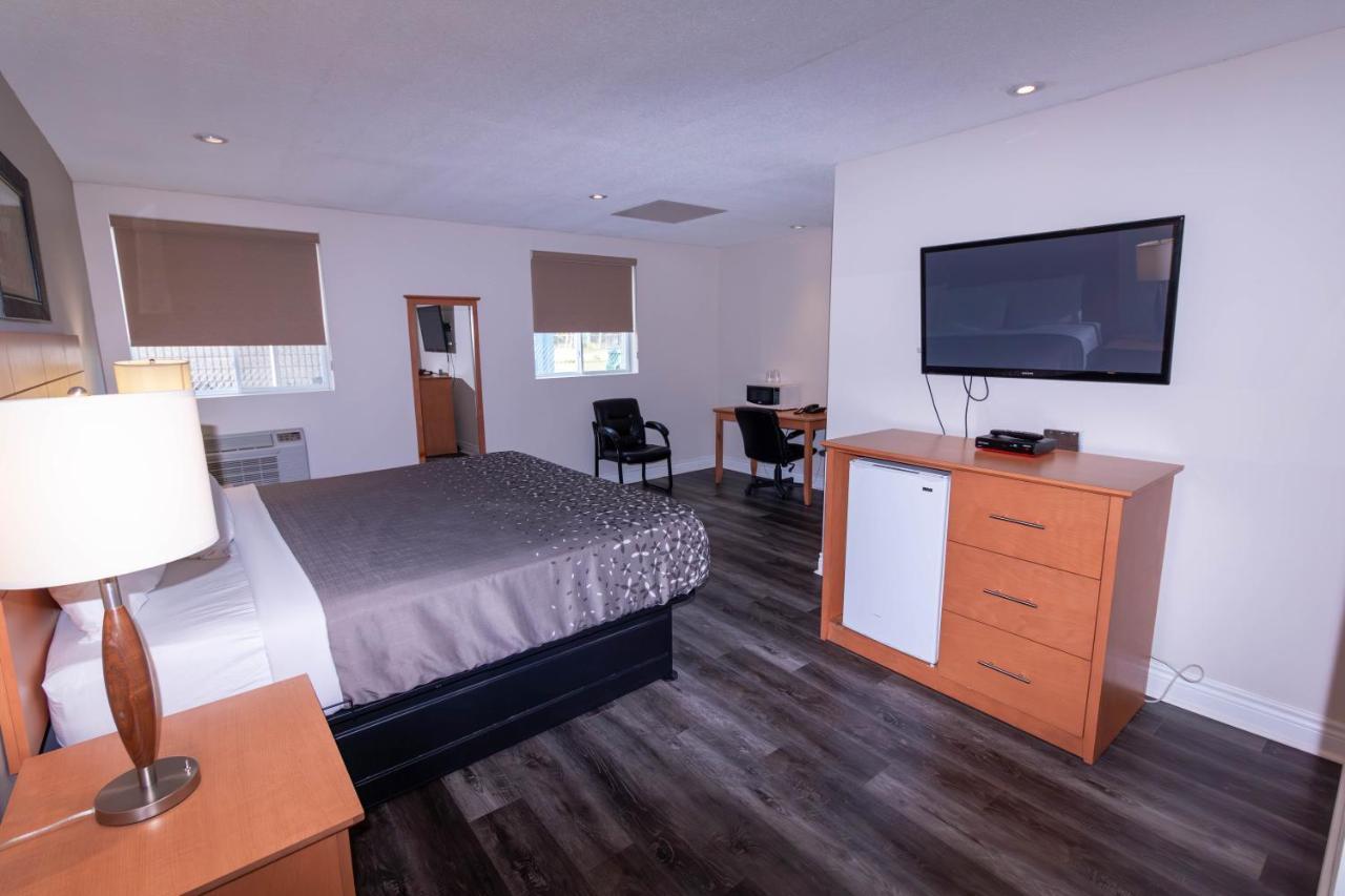 Borden Inn And Suites Angus Εξωτερικό φωτογραφία