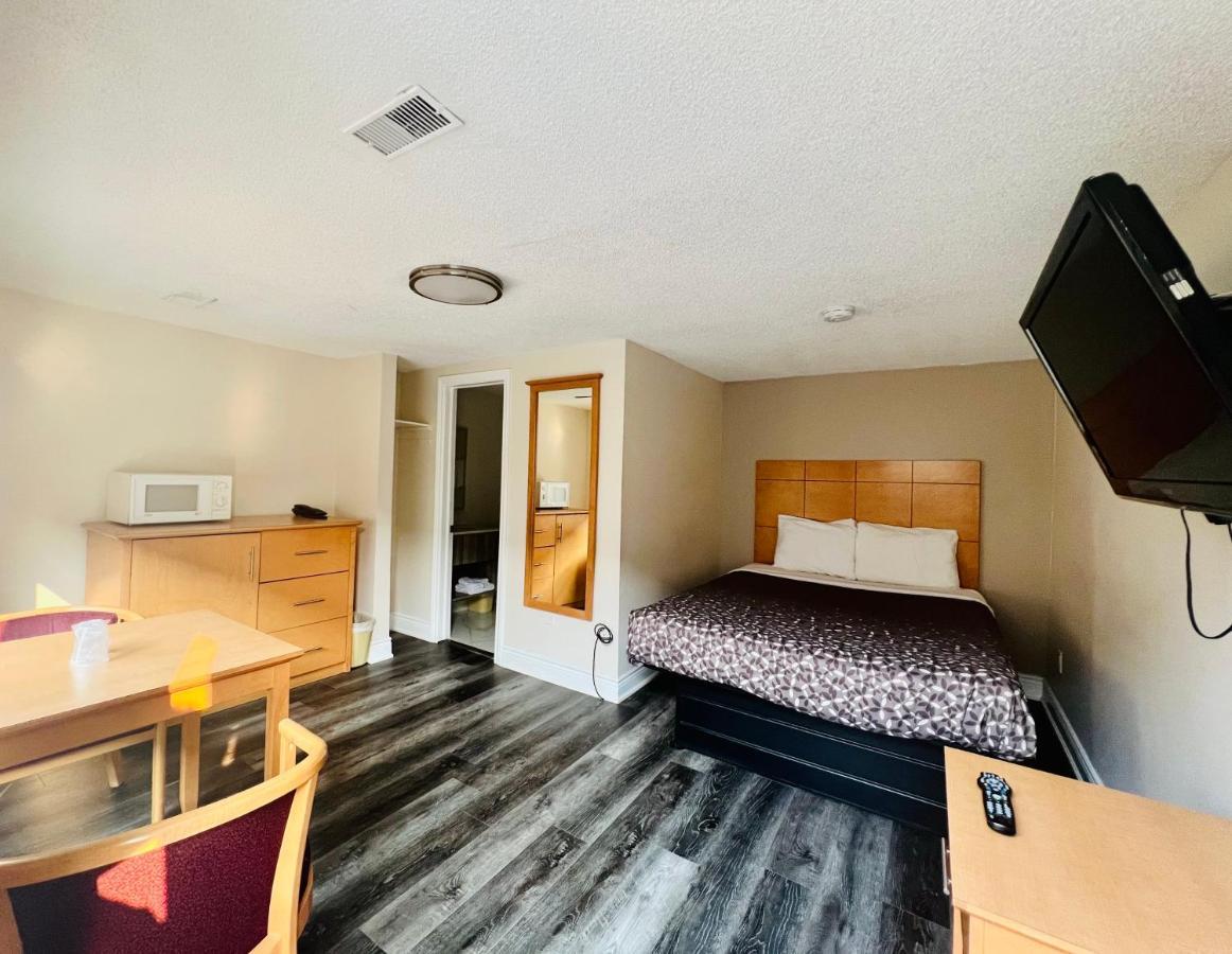 Borden Inn And Suites Angus Εξωτερικό φωτογραφία